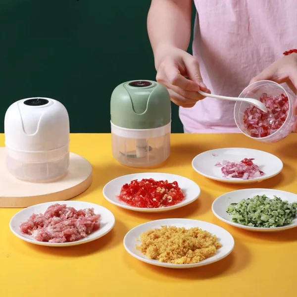 Mini Processador USB 250ML Elétrico de Alimentos Multicolorido Portátil Com 3 Lâminas De Aço Inox Bivolt - Imagem 3