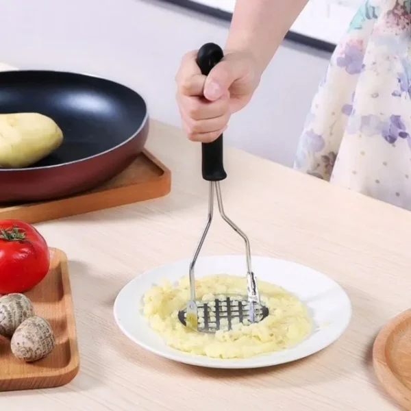 Amassador Batatas Legumes Multiuso Aço Inox Com Cabo Plastico Cozinha Multiuso - Imagem 4
